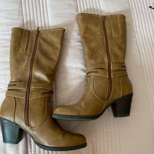 Baretrap boots like new.